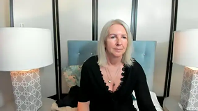 EricaTop live cam preview