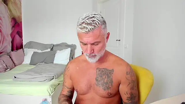 BlowMyXXL live cam preview