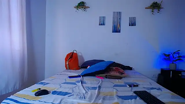 CamileRousse body oil cam room