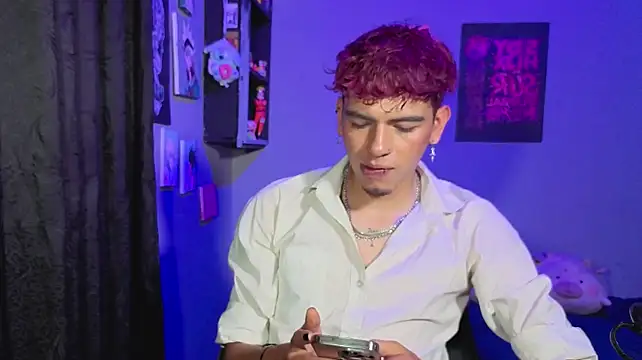 MikeyKuro live cam on StripChat