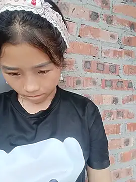 HeresThuy22 live cam preview