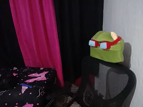 BriannaCruz24 live cam preview