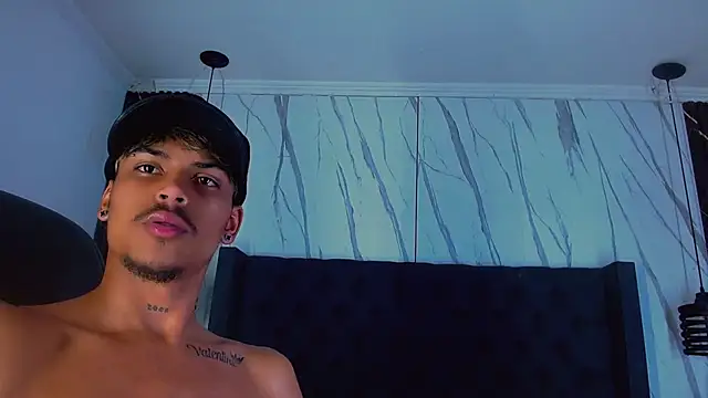 Angel_foxc13 on Stripchat