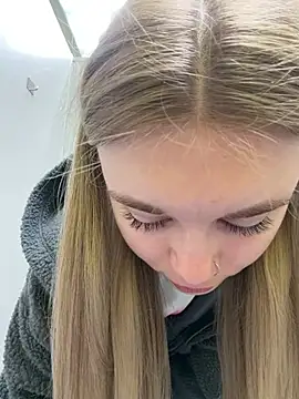 -MiaKitty live sex cam