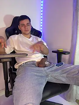 Liam_Mateo live cam on StripChat