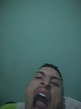 Dani22cmhot live cam on StripChat