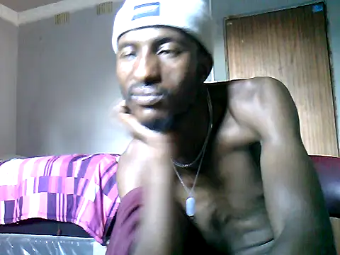 ChocolateBeretta75 live cam on StripChat