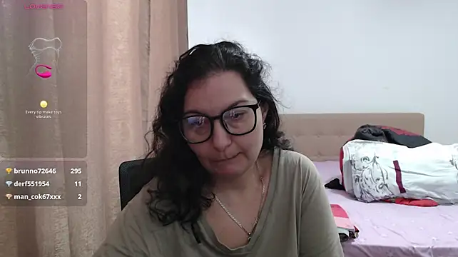 SpoilHerThick live cam on StripChat