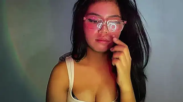 kaiveloura (F teen) - 💛Massage boobs close to cam💛