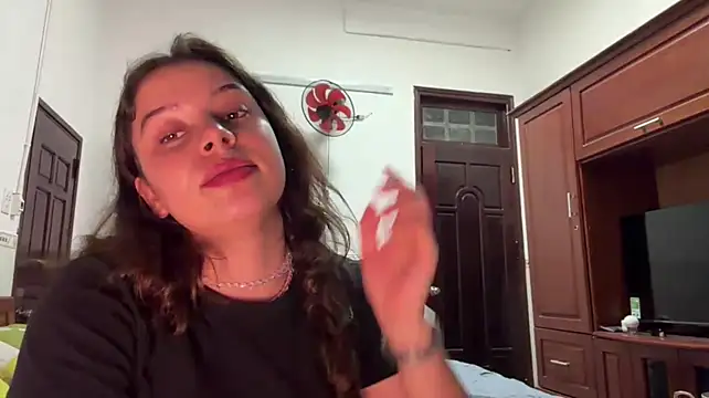 KayleneLoukanis live cam preview
