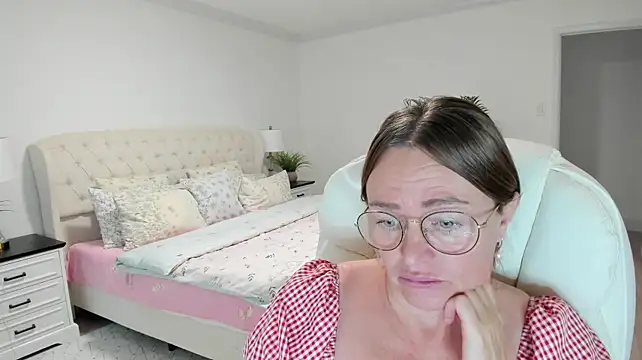 Vika73 live cam preview