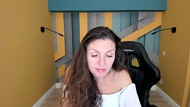 EllaLong live cam preview