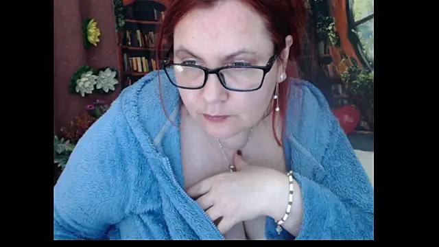 PlayfullMature live cam preview