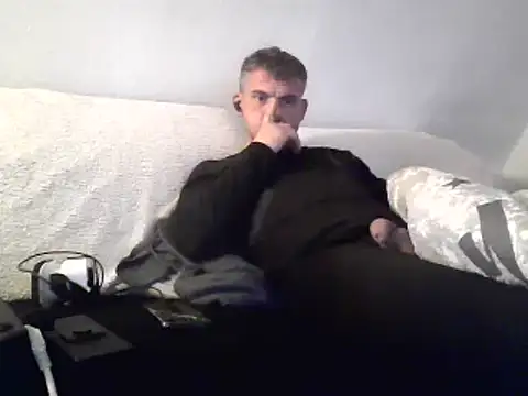 Cambitchboy live cam preview