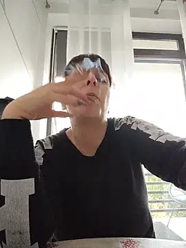 THE_MAID live cam preview