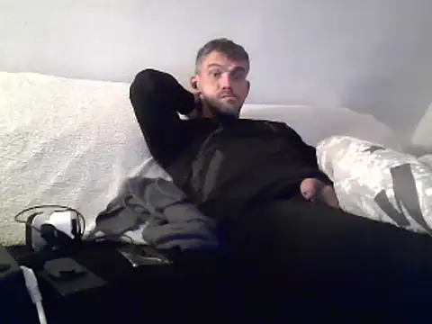 Cambitchboy live cam on StripChat