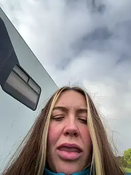 Naughty_Brunette_xx