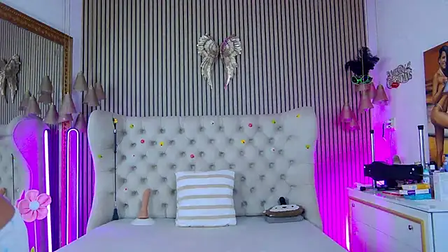 PlayfulShow live cam on StripChat
