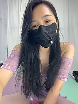 Nini_11 live cam on StripChat