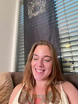 Luna_Lynn live cam on StripChat
