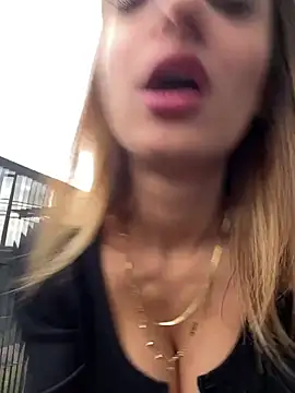 emyyy070 live cam preview
