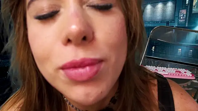 XXMILE live cam preview
