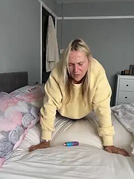 Blondnboujee53