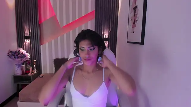 Jenay_Rosse live cam on StripChat