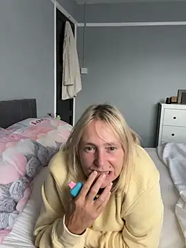 Blondnboujee53