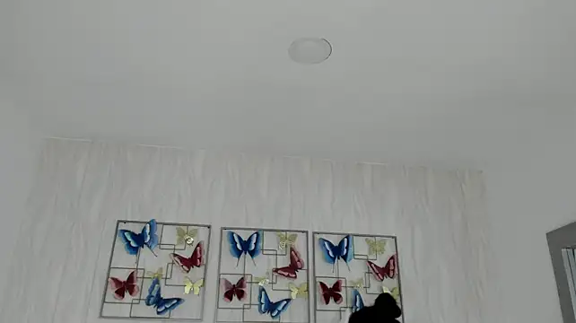 madeleyne_martinez live cam on StripChat