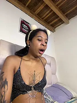 Zaira_Rose body oil cam room