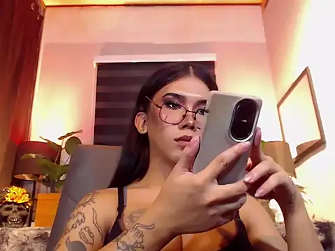 YourBabyGirlExists live cam on StripChat