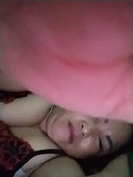 NAAYA8190 live cam on StripChat