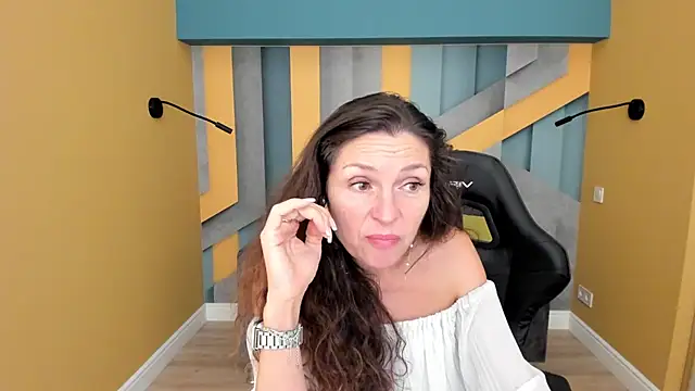 EllaLong live cam preview