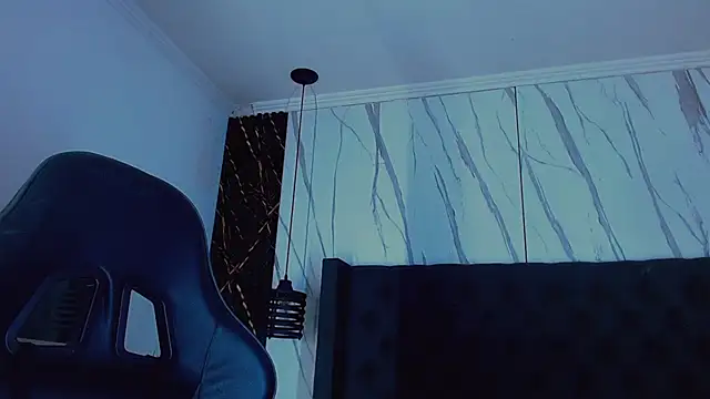 Angel_foxc13 on Stripchat