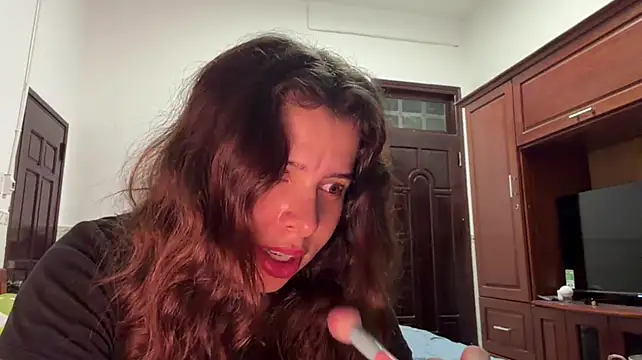 KayleneLoukanis live cam on StripChat