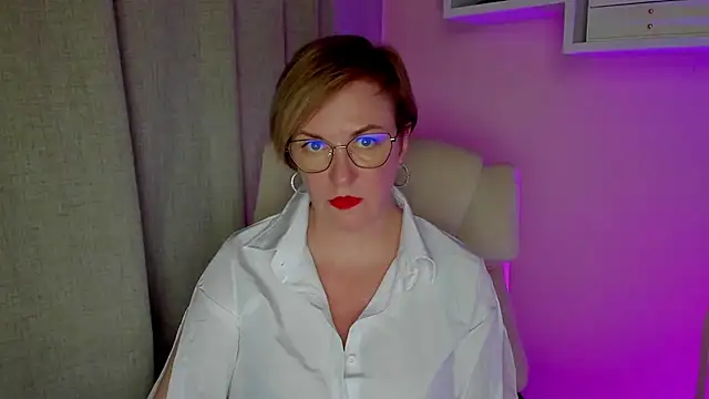 feliziaDesire live cam on StripChat