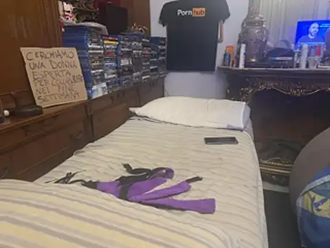 Andreaprofilihome live cam on StripChat