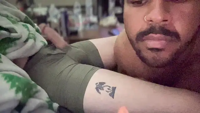 Stream-Bild von THEFOXESDEN3 auf stripchat