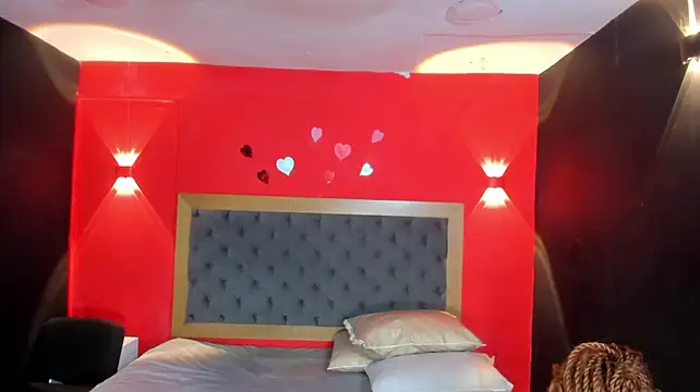 YayaHilton live cam on StripChat