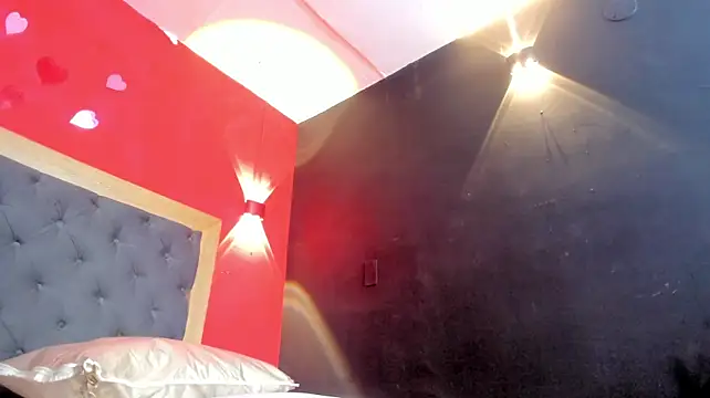 YayaHilton live sex cam