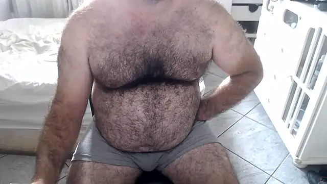 MysterBearMG live cam on StripChat