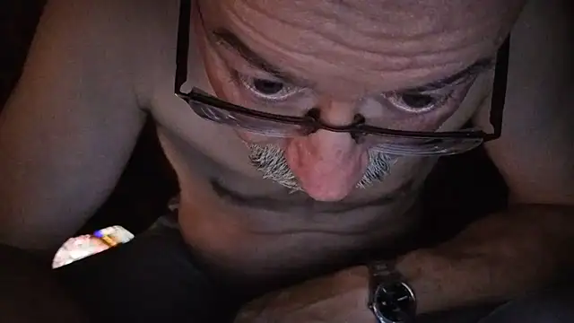 cumloverboyxx69 live cam on StripChat