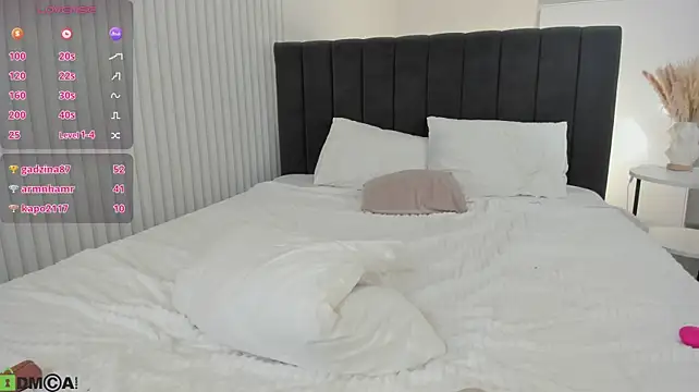 Luna_Vibee live cam on StripChat