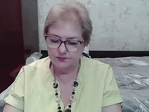 Renata62011 live cam on StripChat