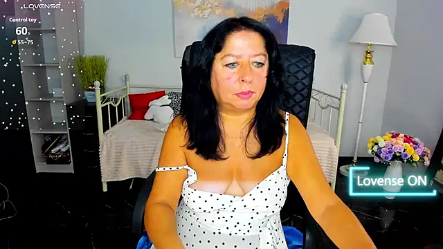 Julia_Dean live cam on StripChat