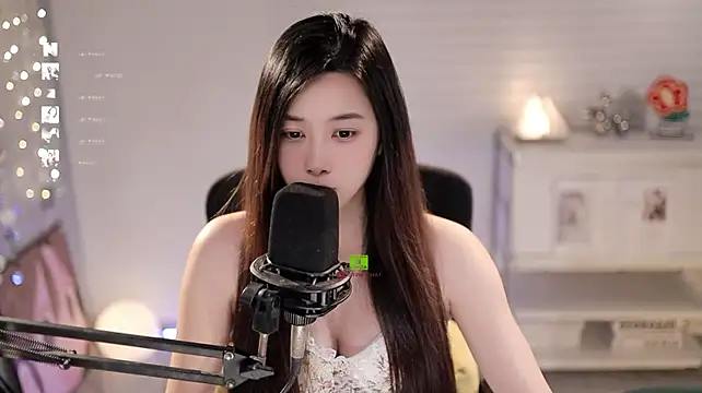 SleepArtist live cam on StripChat