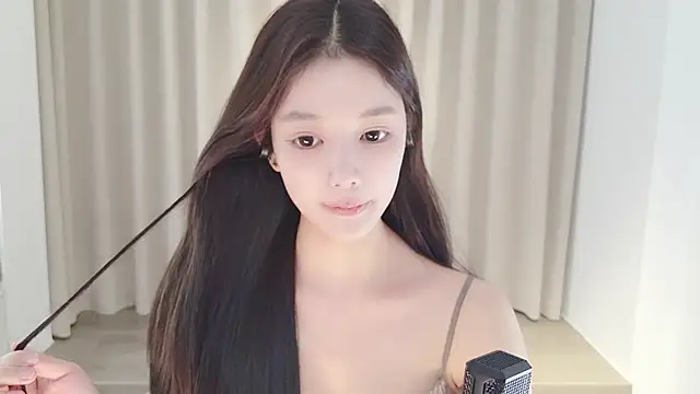 initial-lucky live cam preview