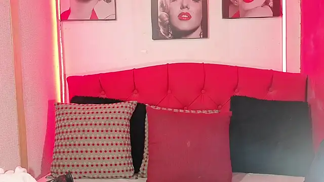 Tiana_Ebony18 live cam on StripChat