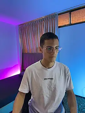 Matiius18 live cam preview
